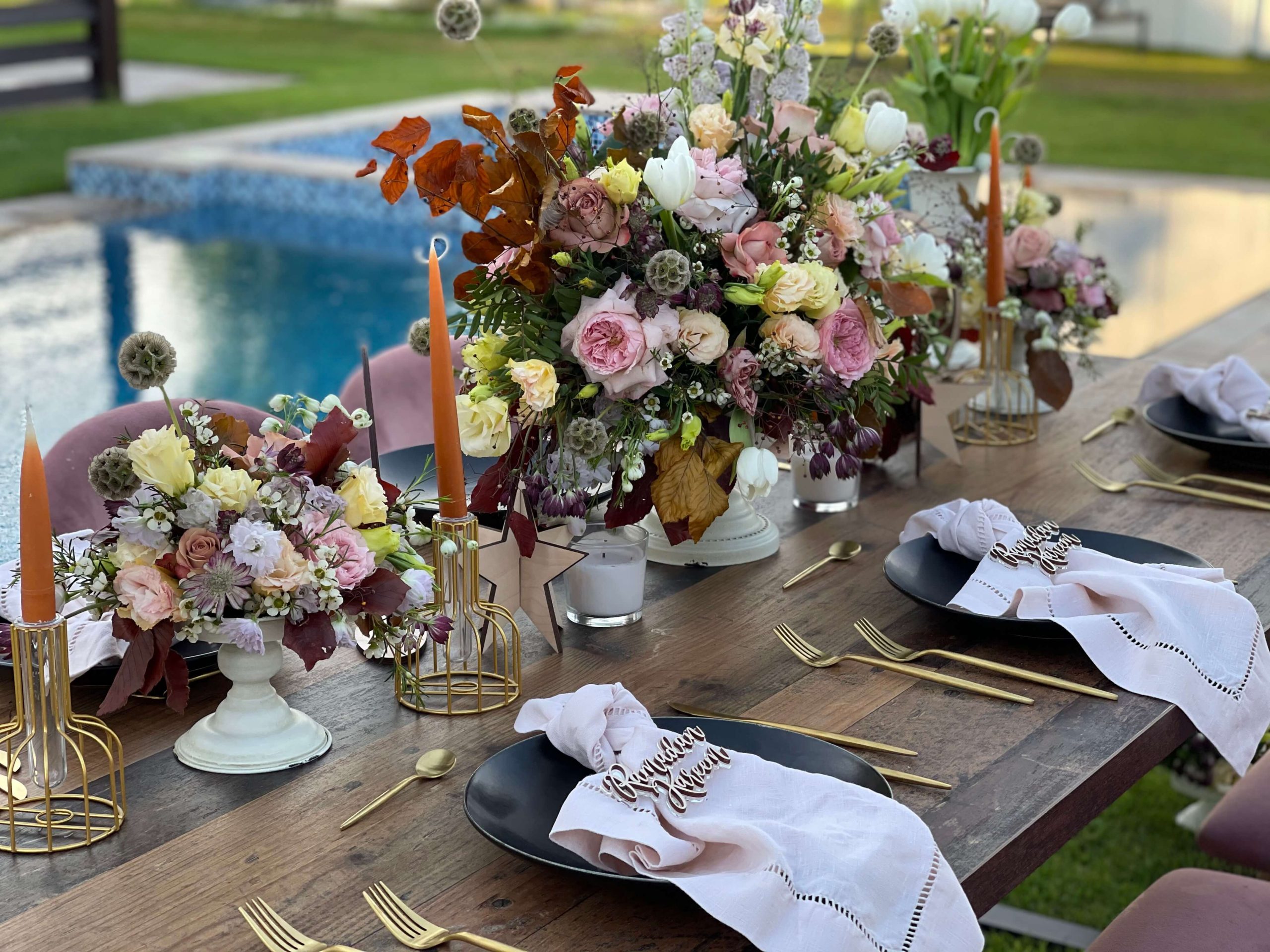 Beautiful Table set up with flower decorations - 7PQRS