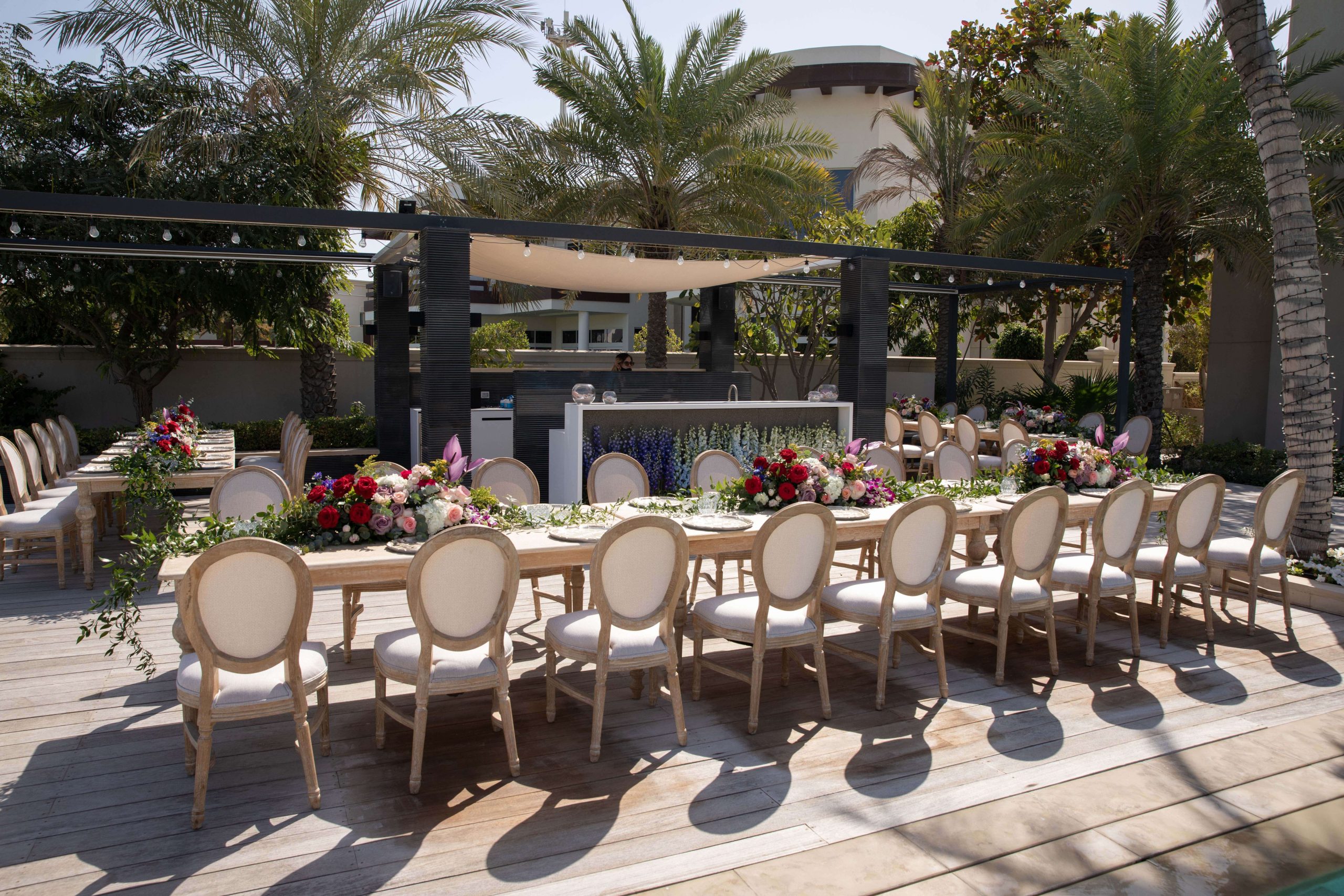 A stunning wedding lunch set up in Dubai with beautiful floral arrangements.
